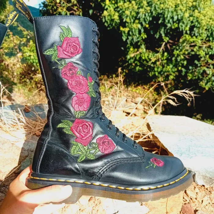 Dr. Martens Vonda 1914 roses brodées 38 - photo numéro 5