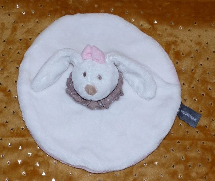 Doudou lapin plat rond orchestra tbe