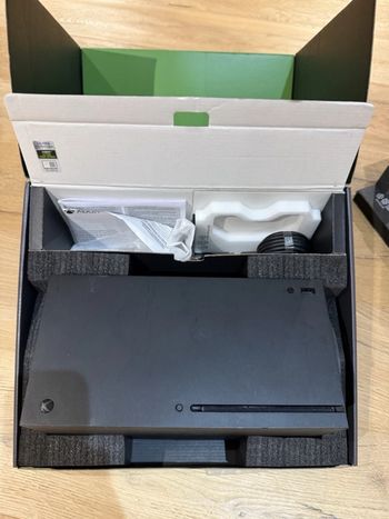 Xbox Series X 1 To Console - Noir - 2 Manettes, 1 Batterie