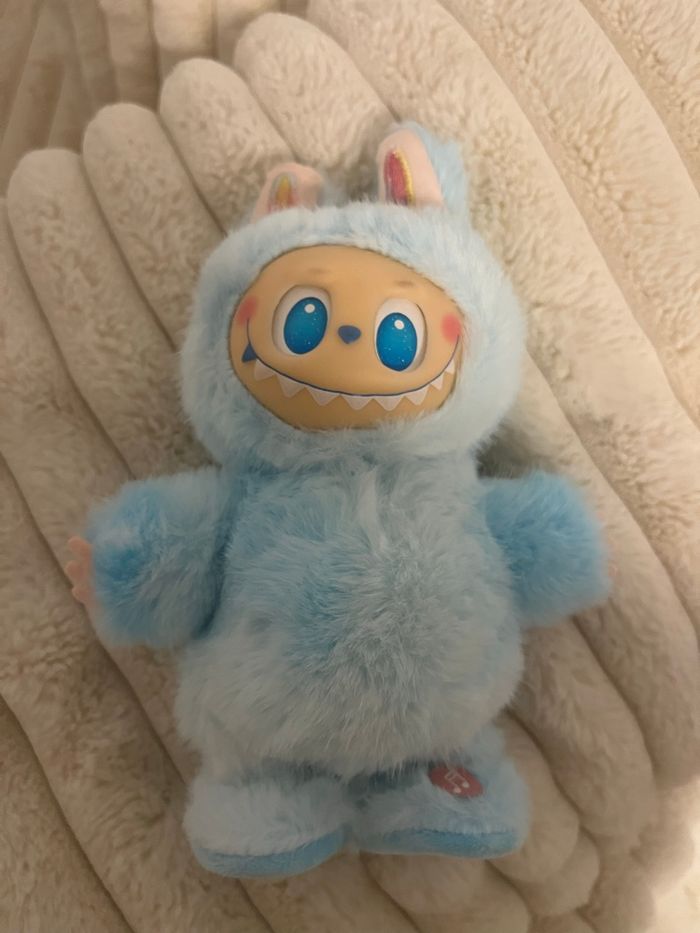 Labubu qui dance  marche qui chante et qui répète - photo numéro 2