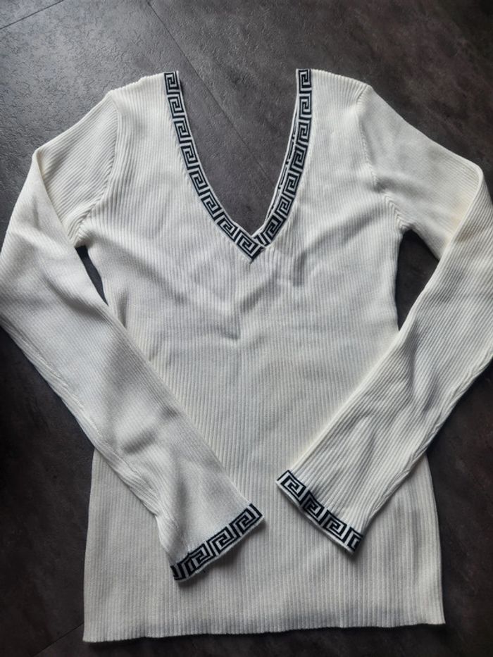Pull blanc en V