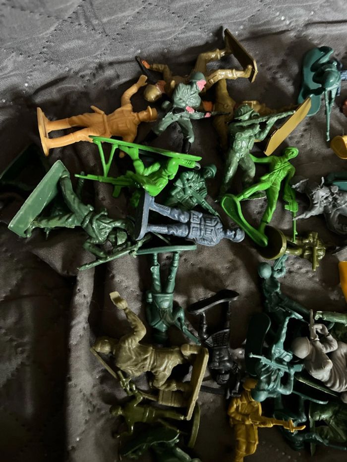 Lot d’anciens petits soldats - photo numéro 2