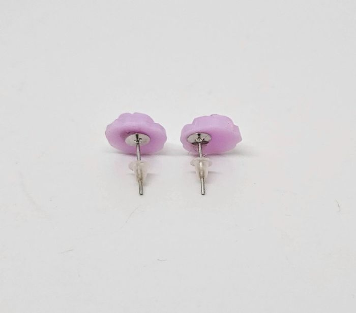 Paire de boucles d'oreilles.
Neuve.
Fleur violette claire - photo numéro 3