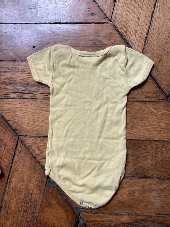 2 pyjamas Disney et 1 body PB 6 mois - photo numéro 9