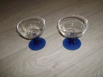 Lot de 2 coupes à champagne verre pieds bleus TBE