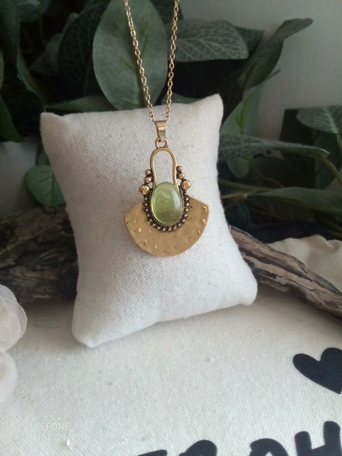 Collier pendentif en péridot pierre naturelle