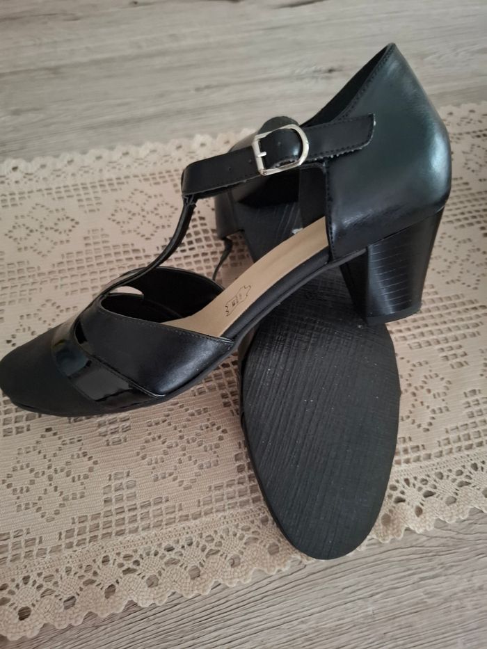 Chaussures Salomé en cuir neuves - photo numéro 5