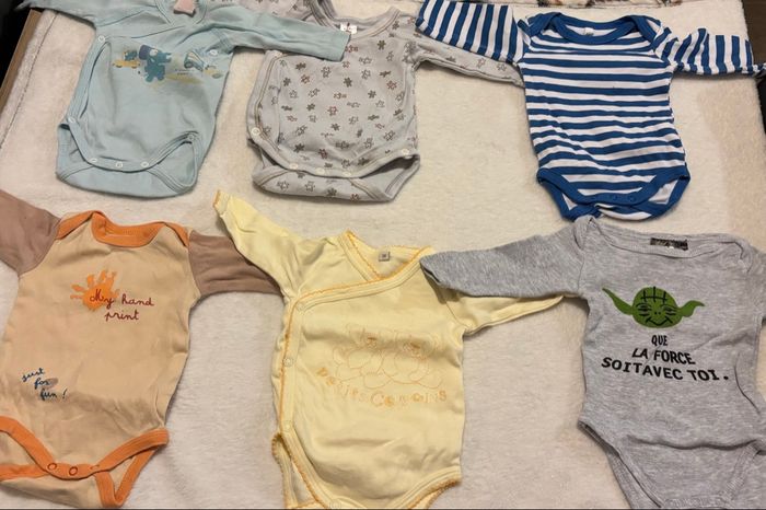 Lot de vêtements ; 6 bodys manches longues taille 3 mois