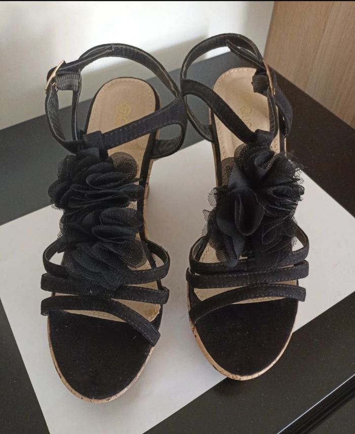 Paire de sandales compensées noires - photo numéro 2