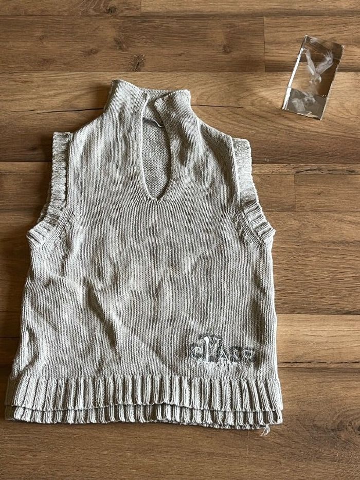 Je vend un haut sans manches garçon enfant taille 4 ans