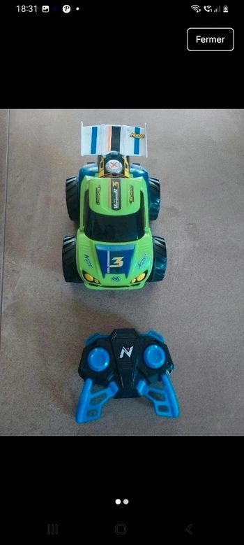 Voiture télécommandée 