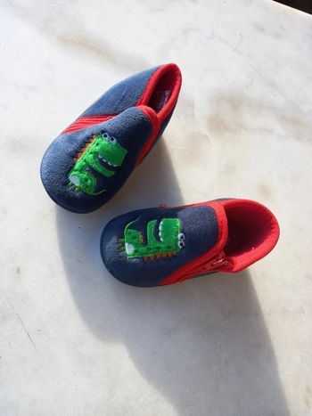 Chausson dino taille 20