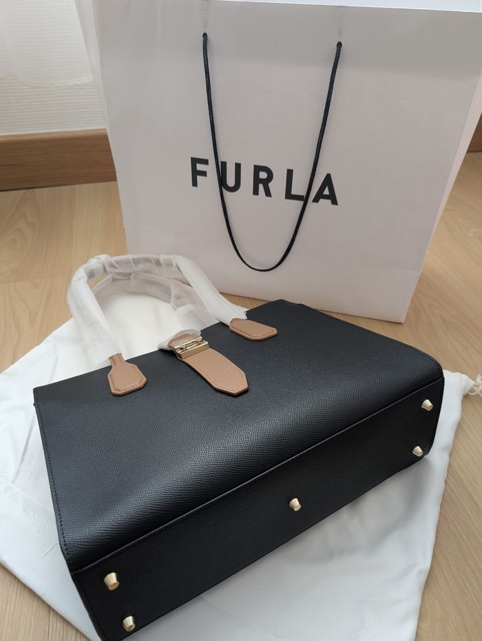 Sac a main Furla Metro M Tote - totalement neuf - photo numéro 4