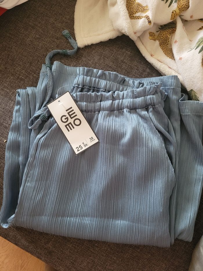Pantallon neuf - photo numéro 2