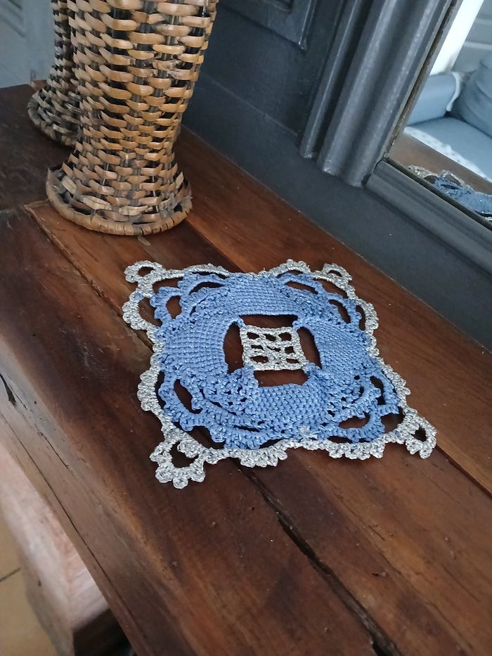 Napperon carré bleu argenté & argenté - Artisan - photo numéro 4