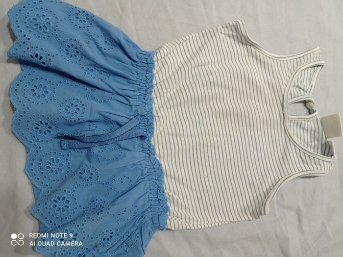 robe bleue et blanche de Zara 12/18 mois ref R45 C3 - photo numéro 2