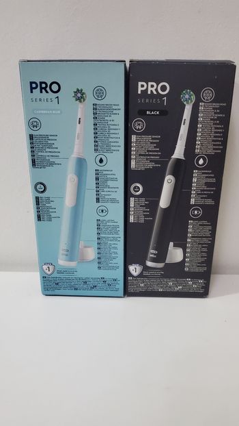 2 Brosses à Dents Électrique Oral B Pro 1, Bleu + Noir.