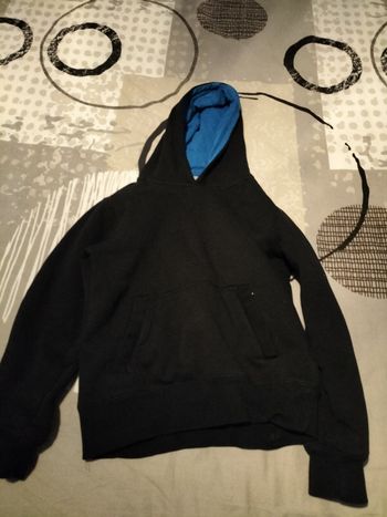 Sweat capuche taille 10 ans