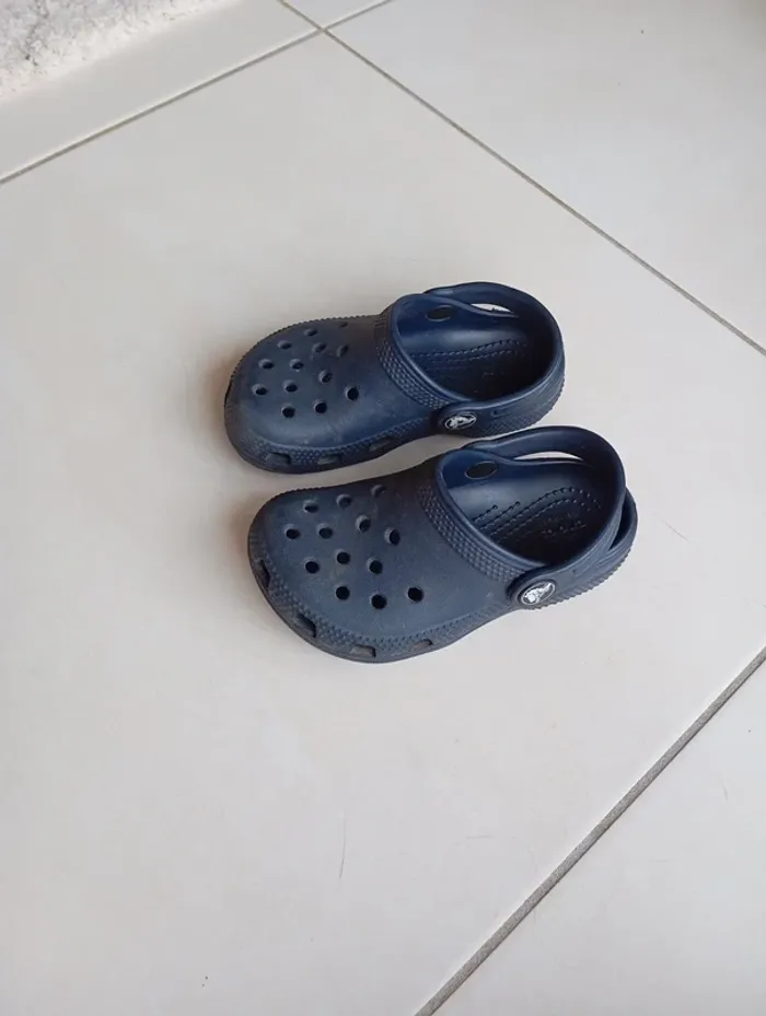 Crocs bleu marine taille C8 - photo numéro 3