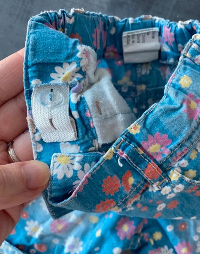 🌸 Short en jean fleuri – 18 mois (81 cm) 🌸 - photo numéro 3