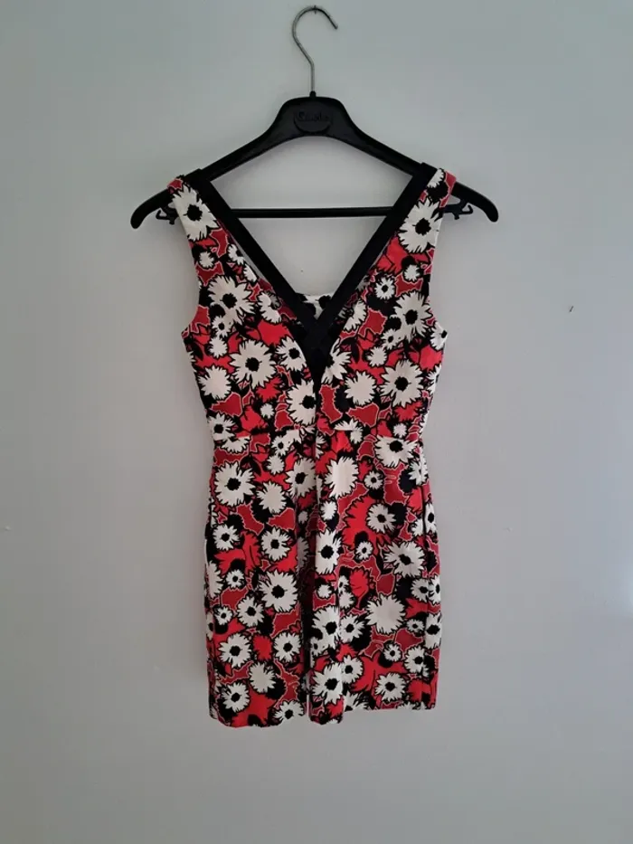 Robe courte Zara - collection Trafaluc - floral fleur - taille S - dos nu - photo numéro 2