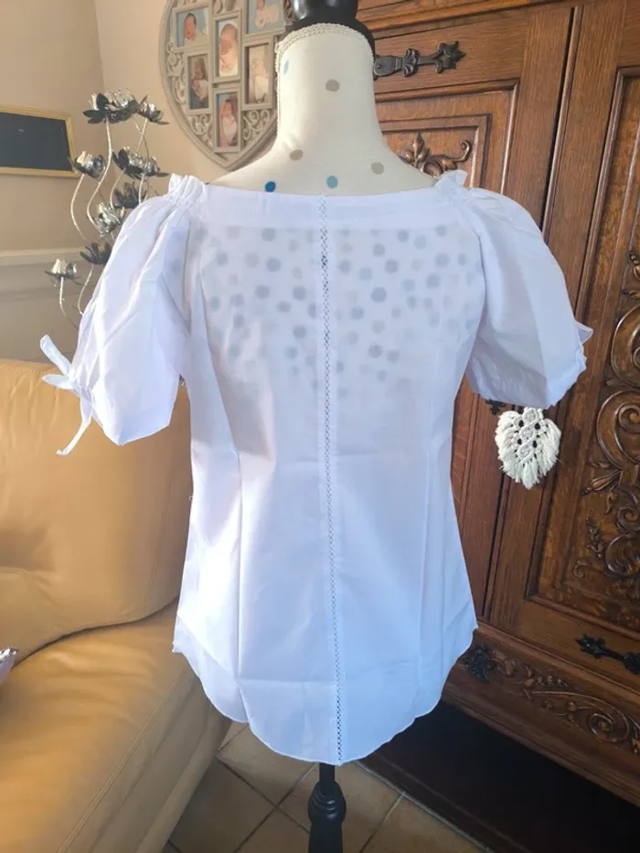 Magnifique blouse avec broderies fleurs - photo numéro 4