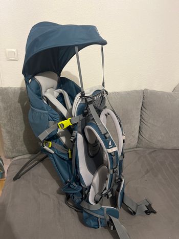 Porte bébé randonnée deuter avec repose pieds