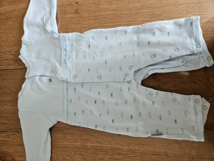 Tenue 1mois - photo numéro 3