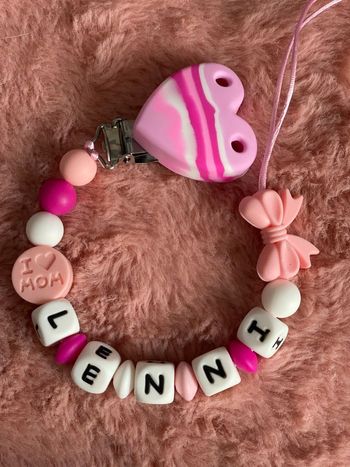 Attache tétine coeur