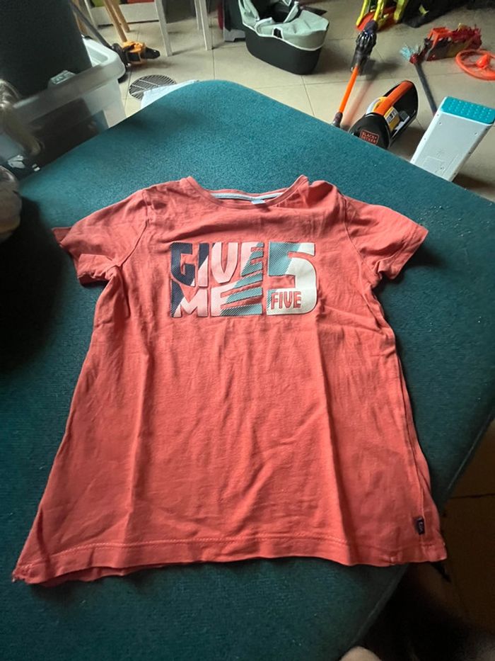 T-shirt manche courte taille 6 ans