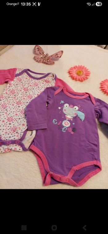 Lot de 2 bodies bébé taille 6 mois