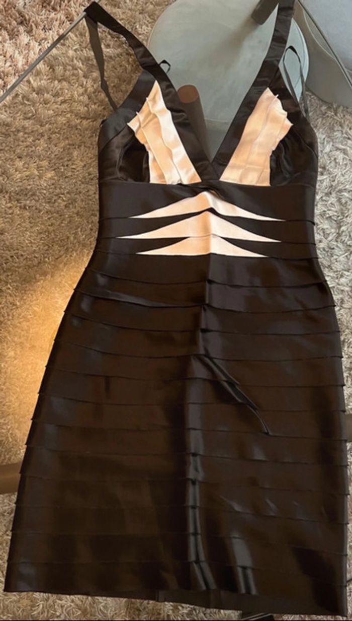 Robe cocktail satin noire & blanche effet bandage taille 34/0/XS - BCBGmaxazria - photo numéro 2