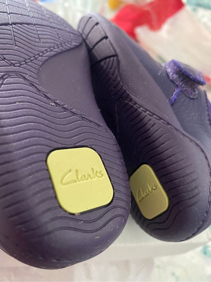 Chaussure bebe clarks  pointure 20 neuve - photo numéro 3