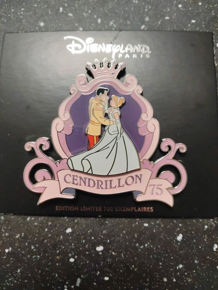 Pins cendrillon EL 700 ex disney