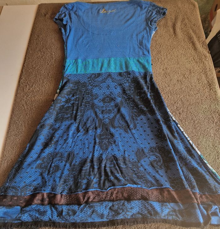 Robe desigual près du corps  jusqu'à la taillle - photo numéro 3