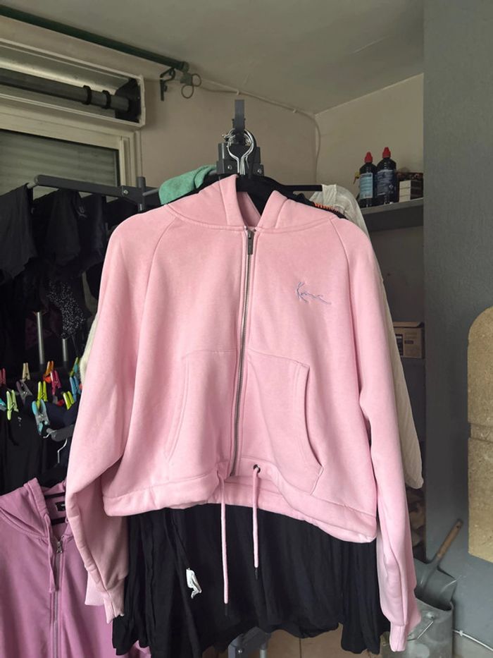 Sweat à capuche zippé rose Karl Kani
