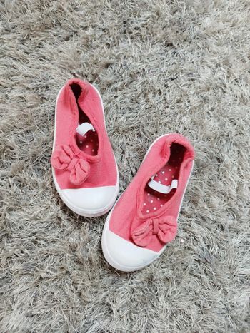 Jolie petite ballerine fille Rose nœud papillon taille 23