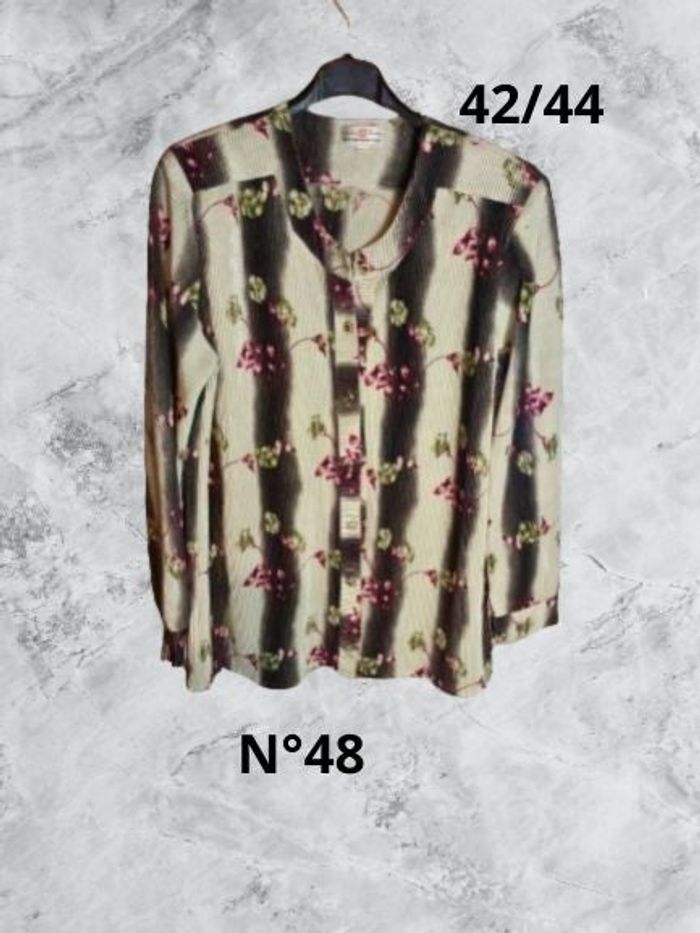 N°48 Chemise multicolore gaufré T42/44.
