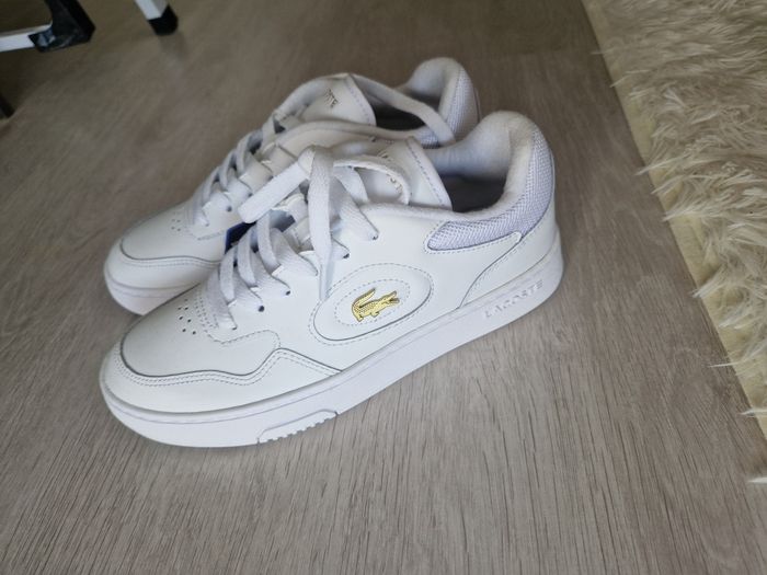 Baskets lacoste neuves 37