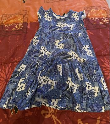 Robe fille taille 7 ans🦄