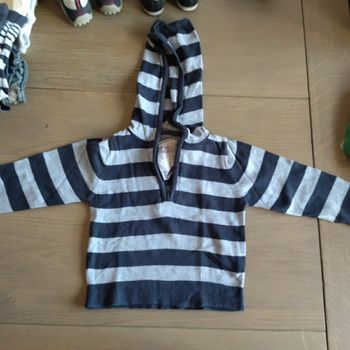 Pull léger à capuche