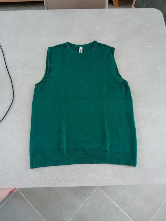 Pull sans manche vert taille M