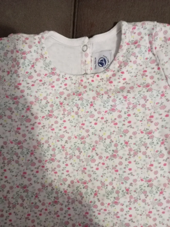 Tee-shirt fleuri - photo numéro 2
