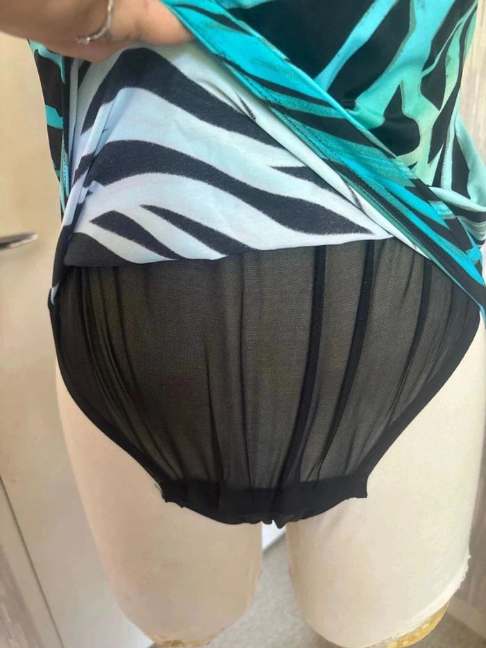 Magnifique maillot de bain taille 48• - photo numéro 3