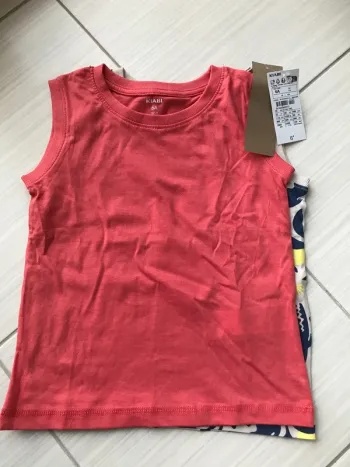 Lot de deux débardeurs neufs 6 ans kiabi