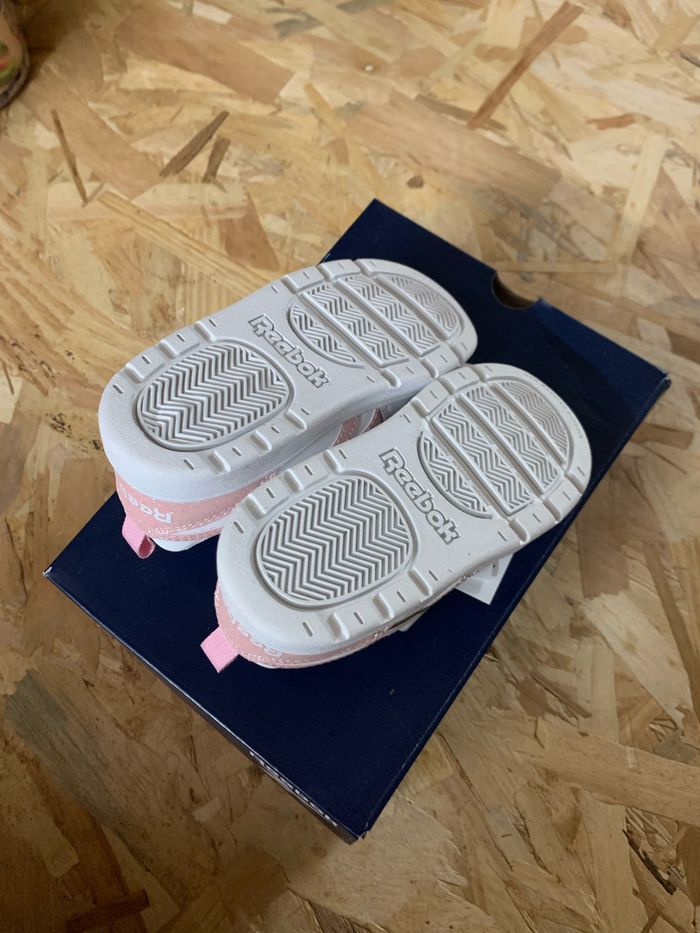 Basket neuve rebook taille 24 - photo numéro 4