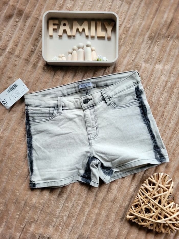 Short en jean neuf Taille 40 - photo numéro 2