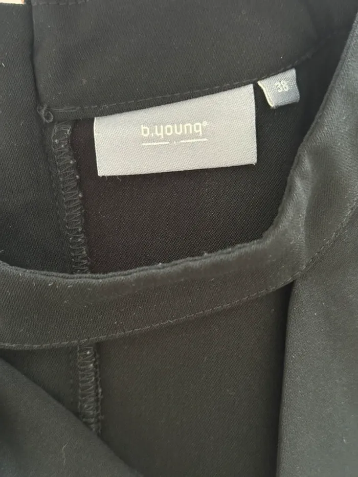 Robe noire B.Young manches courtes T.38 – Fermeture dos - photo numéro 3