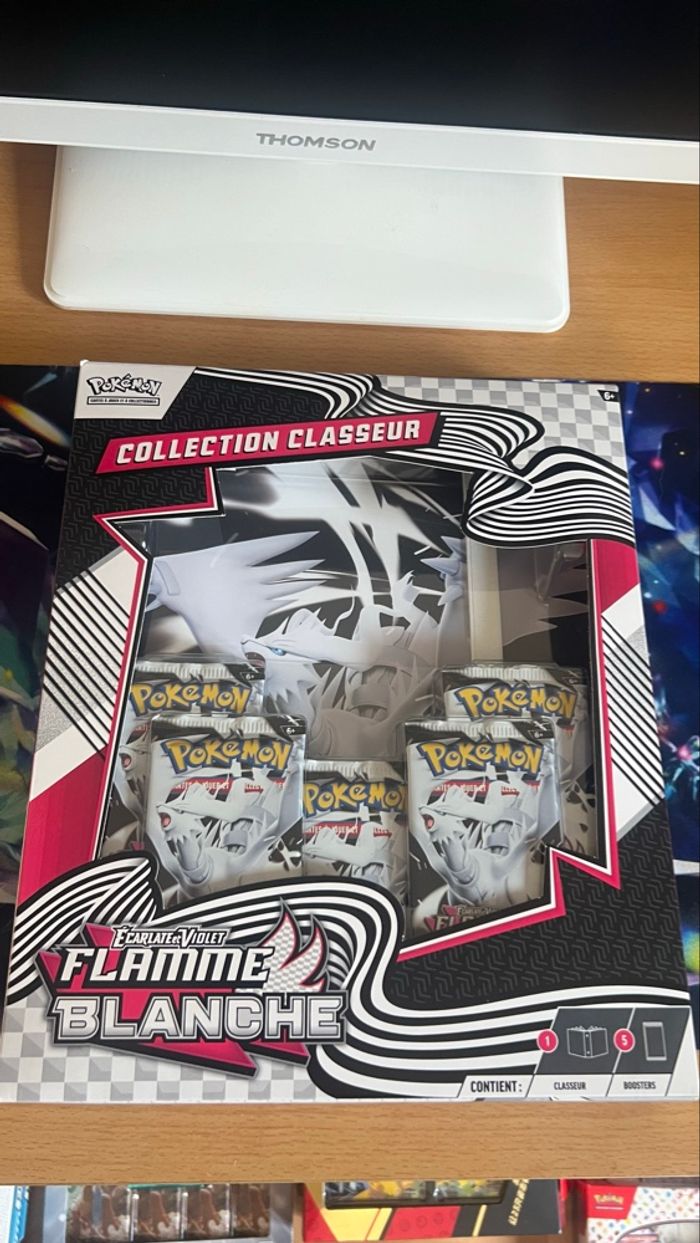 Coffret classeur Pokémon Flamme blanche Ev10.5