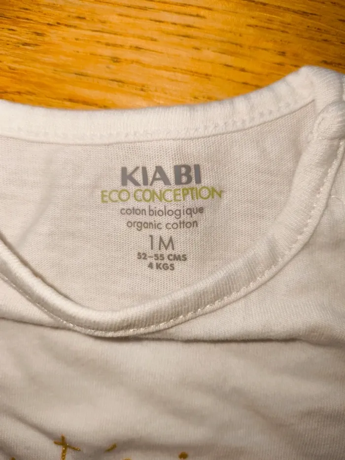 T-shirt manches longues fille blanc 1 mois Kiabi excellent état coton bio - photo numéro 4